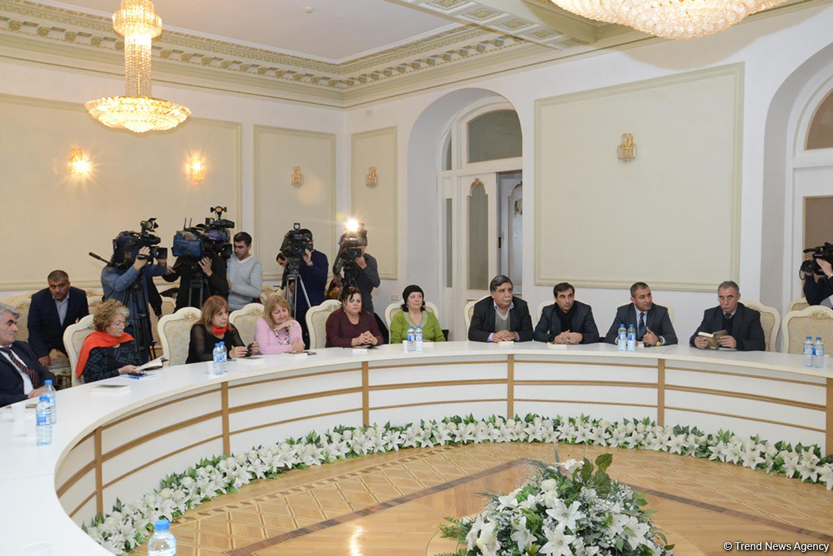 В Баку презентован исторический роман писателя-публициста Юнуса Огуза