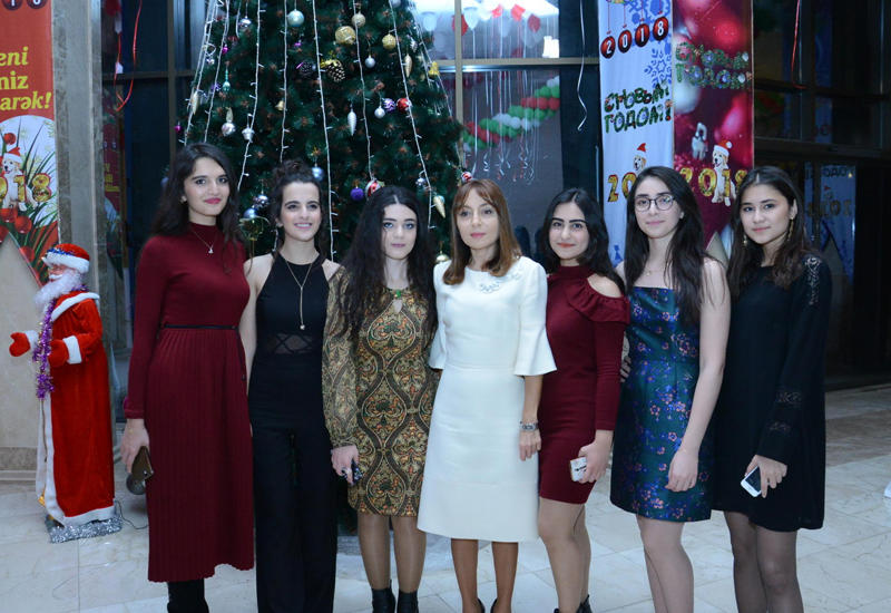 В Бакинском филиале МГУ имени М.В.Ломоносова прошел традиционный новогодний вечер