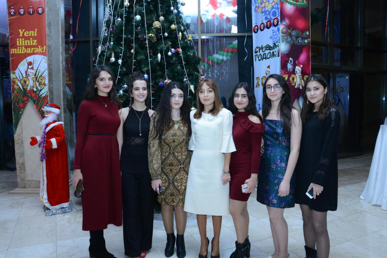 В Бакинском филиале МГУ имени М.В.Ломоносова прошел традиционный новогодний вечер