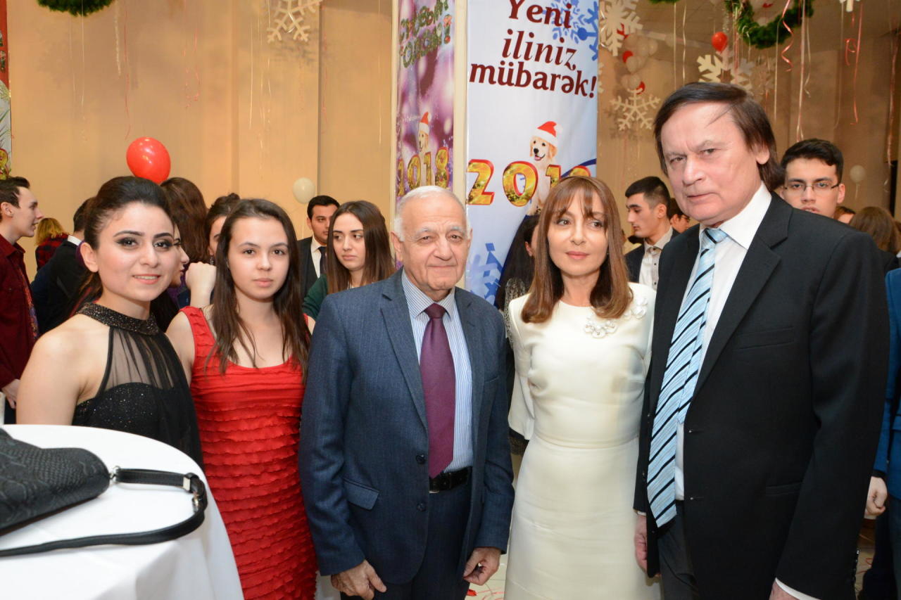 В Бакинском филиале МГУ имени М.В.Ломоносова прошел традиционный новогодний вечер