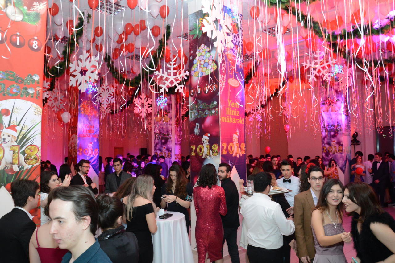 В Бакинском филиале МГУ имени М.В.Ломоносова прошел традиционный новогодний вечер