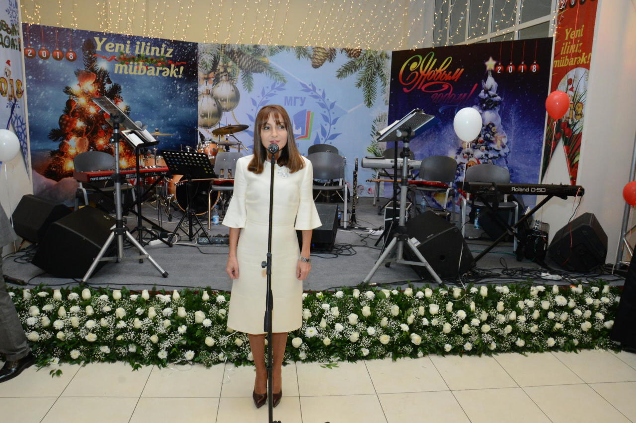 В Бакинском филиале МГУ имени М.В.Ломоносова прошел традиционный новогодний вечер