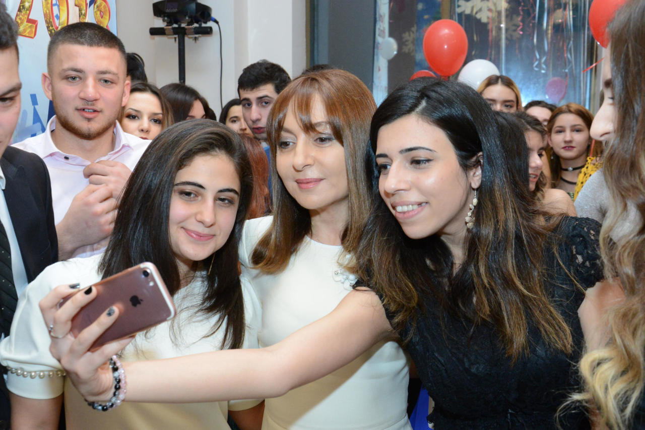 В Бакинском филиале МГУ имени М.В.Ломоносова прошел традиционный новогодний вечер