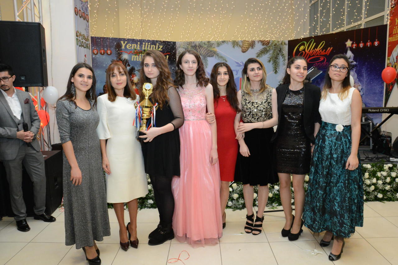 В Бакинском филиале МГУ имени М.В.Ломоносова прошел традиционный новогодний вечер