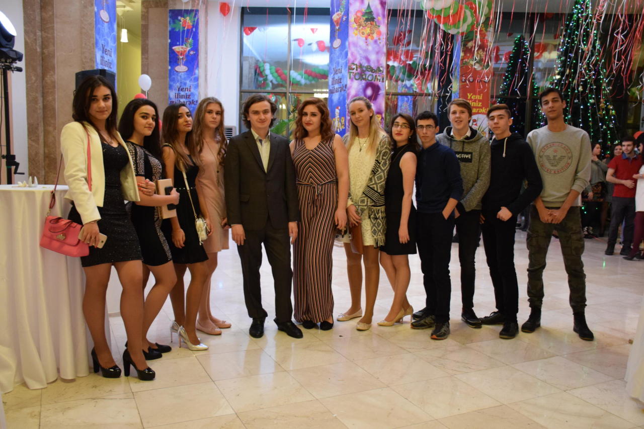 В Бакинском филиале МГУ имени М.В.Ломоносова прошел традиционный новогодний вечер