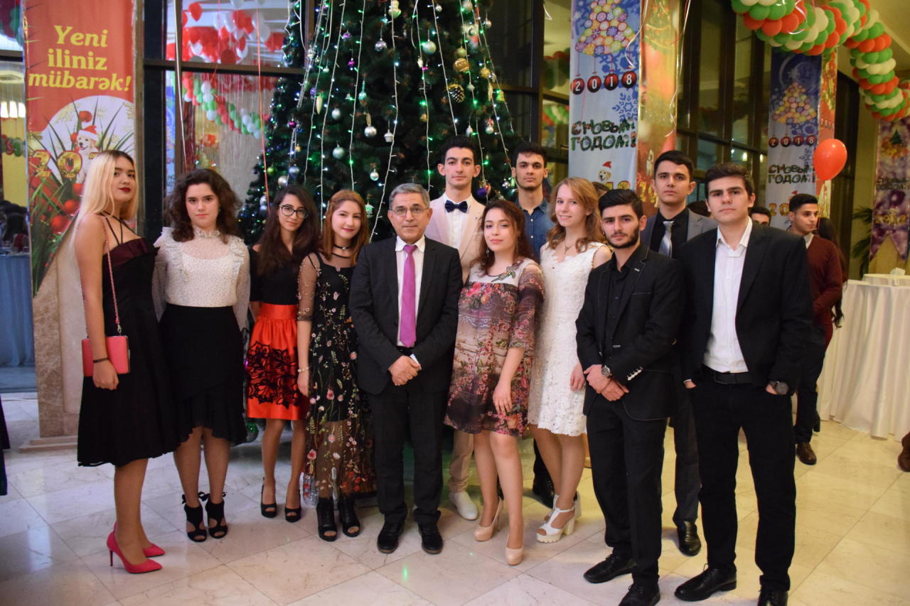 В Бакинском филиале МГУ имени М.В.Ломоносова прошел традиционный новогодний вечер