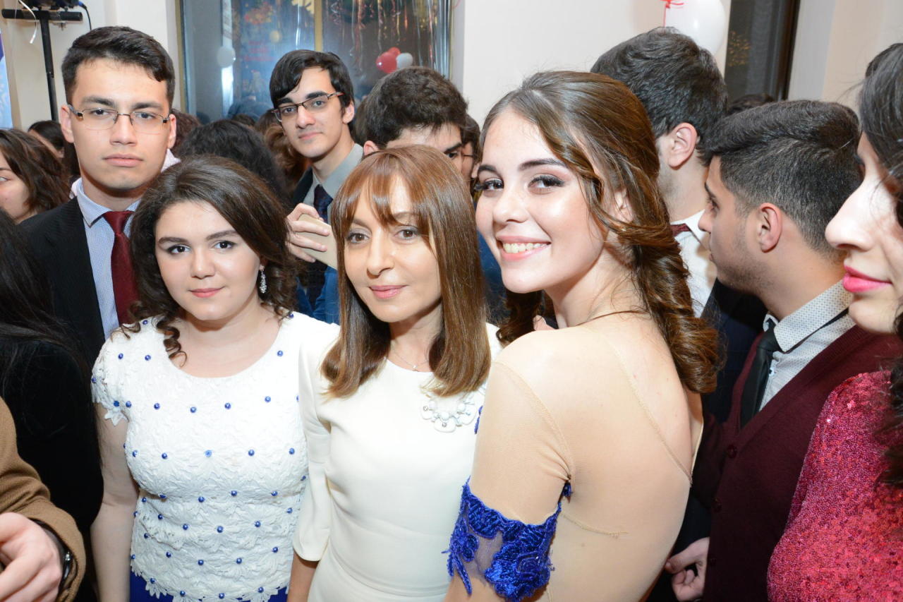 В Бакинском филиале МГУ имени М.В.Ломоносова прошел традиционный новогодний вечер