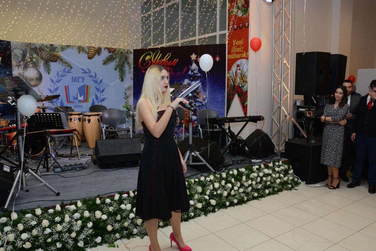 В Бакинском филиале МГУ имени М.В.Ломоносова прошел традиционный новогодний вечер