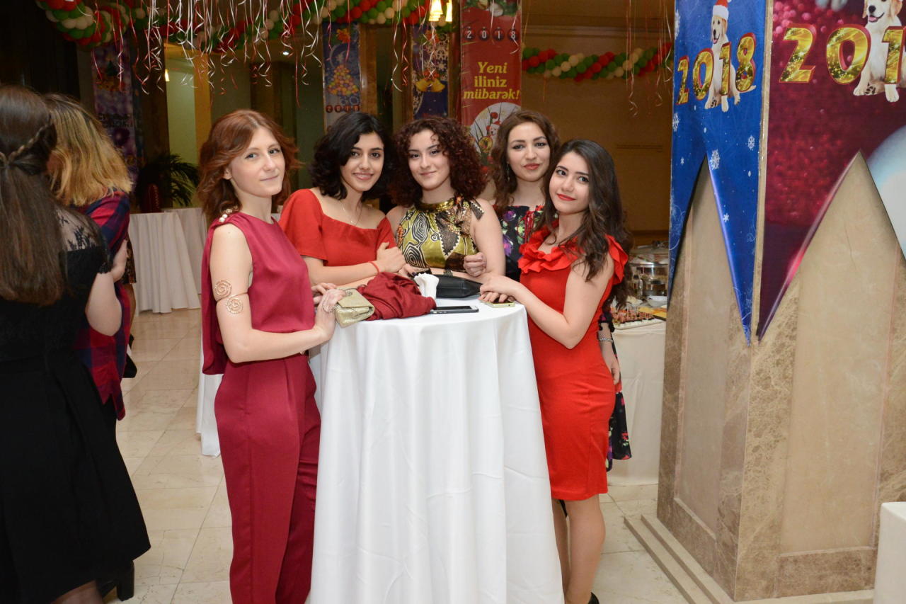 В Бакинском филиале МГУ имени М.В.Ломоносова прошел традиционный новогодний вечер