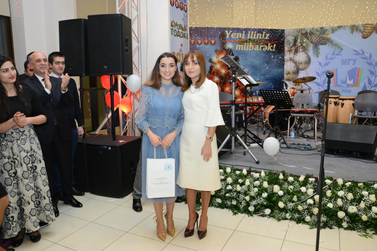 В Бакинском филиале МГУ имени М.В.Ломоносова прошел традиционный новогодний вечер