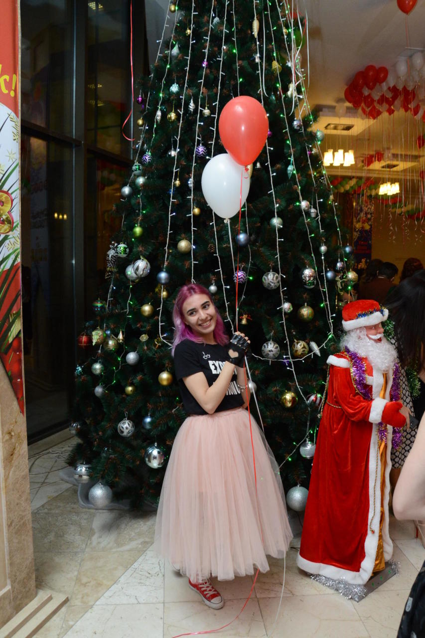 В Бакинском филиале МГУ имени М.В.Ломоносова прошел традиционный новогодний вечер