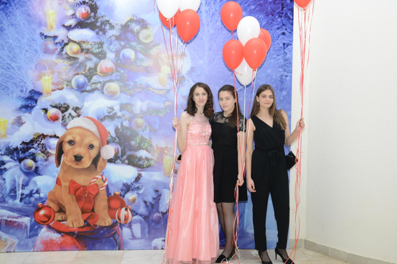 В Бакинском филиале МГУ имени М.В.Ломоносова прошел традиционный новогодний вечер