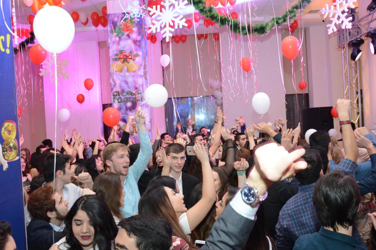 В Бакинском филиале МГУ имени М.В.Ломоносова прошел традиционный новогодний вечер