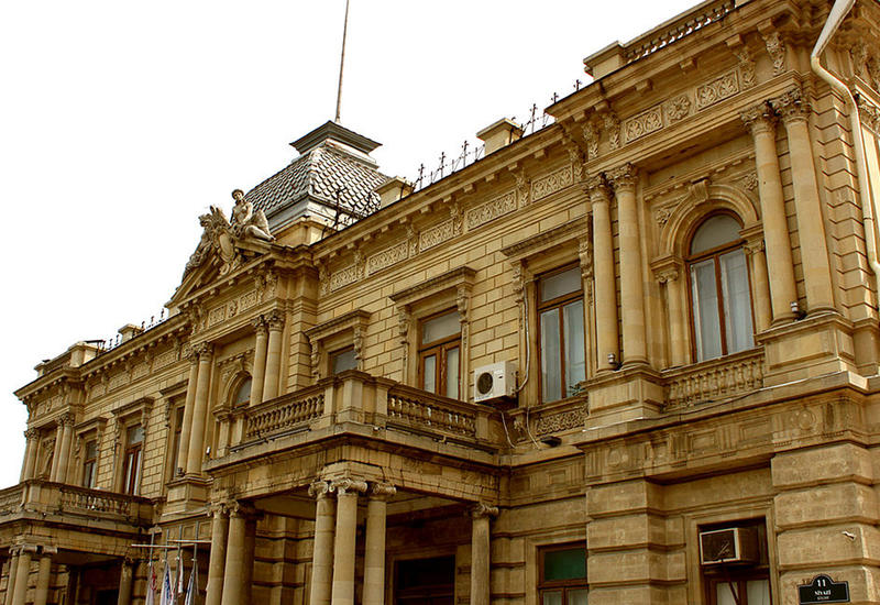 Участников международной выставки познакомили с искусством Азербайджана