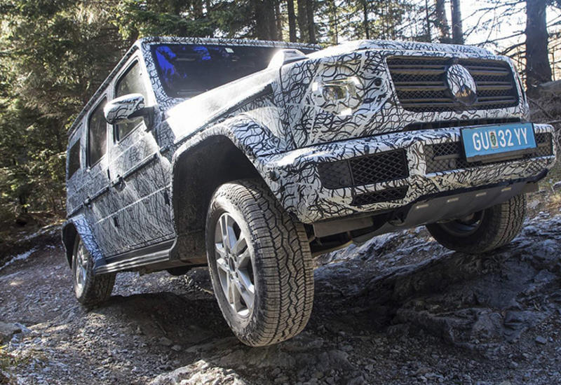 Новый Mercedes G-Class преодолевает тяжелое бездорожье