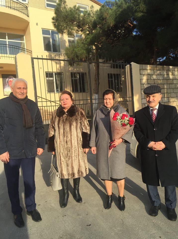 Azərbaycan deputatları çeçen əsilli 102 yaşlı qadına baş çəkiblər