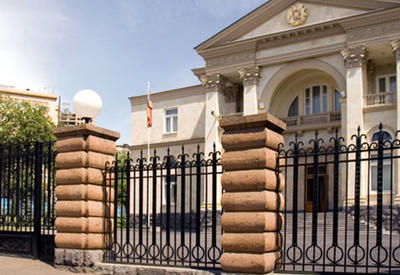 Саргсян выселяет будущего президента Армении из своей резиденции