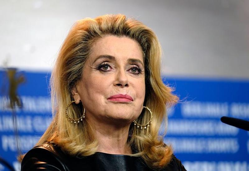 Известные француженки выступили против массовой кампании преследования мужчин