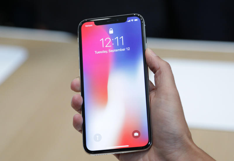 iPhone X начал причинять владельцам физическую боль
