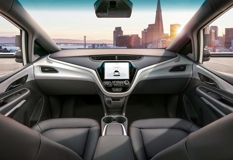 General Motors показала автомобиль без руля и педалей