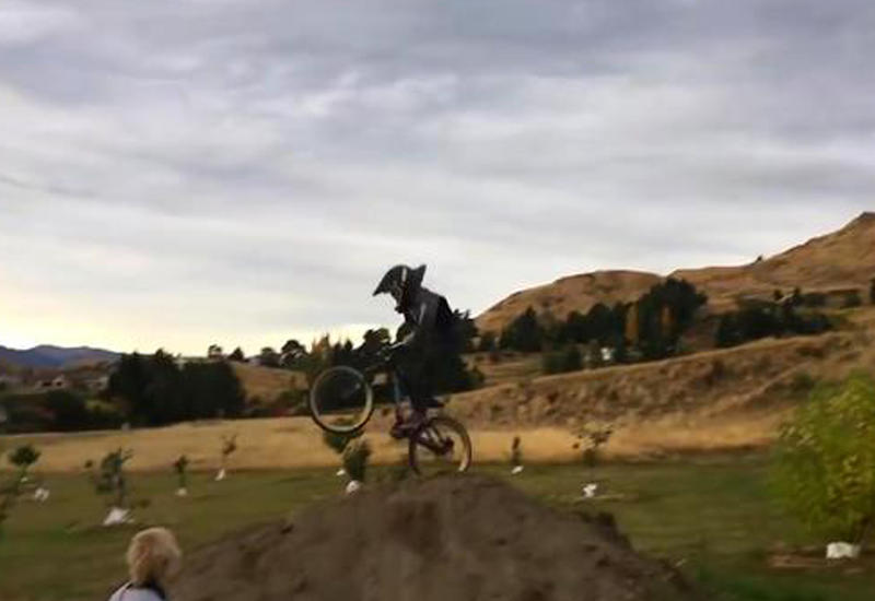 Упорству этого мальчика можно только позавидовать