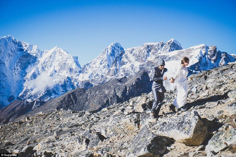 Bəylə gəlin Everestə dırmaşdılar