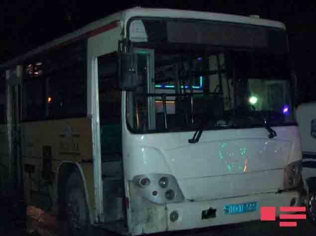 Жуткое ДТП в Баку: мотоциклист погиб под колесами автобуса