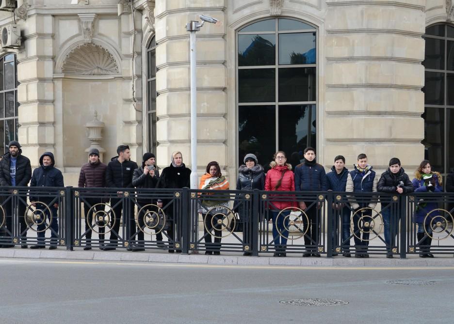 В связи с годовщиной "Черного января" на одну минуту приостановлено движение транспорта