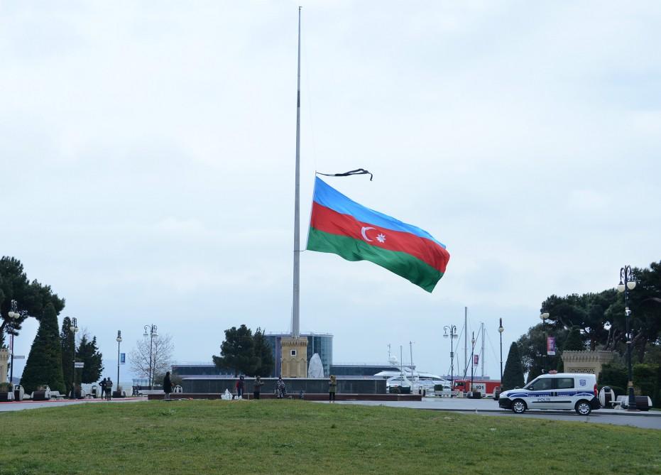 В связи с годовщиной "Черного января" на одну минуту приостановлено движение транспорта