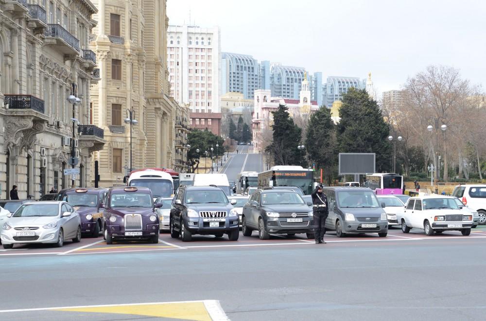 В связи с годовщиной "Черного января" на одну минуту приостановлено движение транспорта
