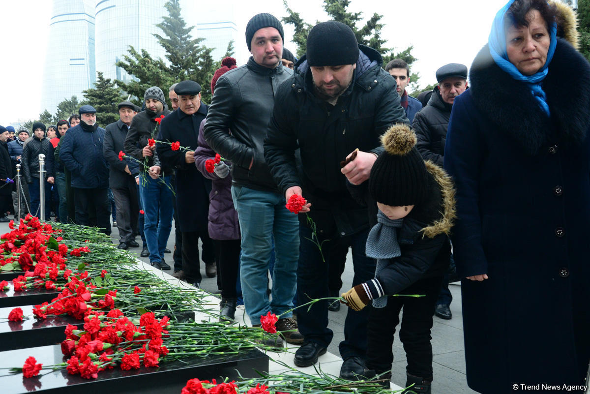 Общественность Азербайджана чтит светлую память жертв трагедии 20 января