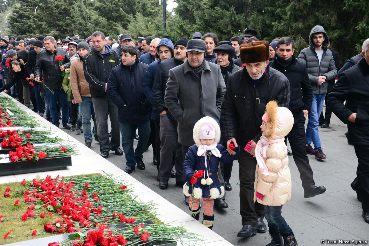 Общественность Азербайджана чтит светлую память жертв трагедии 20 января