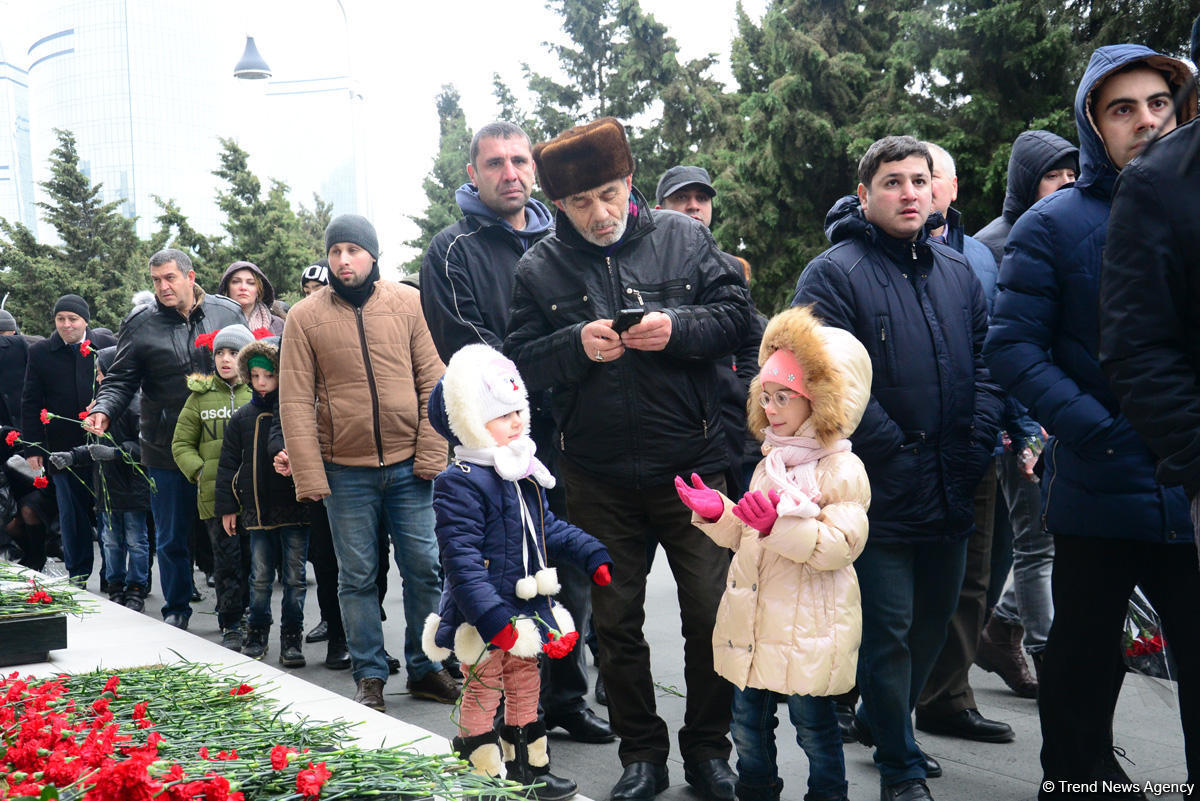Общественность Азербайджана чтит светлую память жертв трагедии 20 января