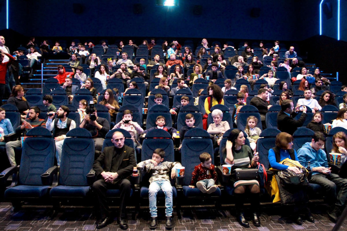 В CinemaPlus прошел показ фильма "Приключения Паддингтона 2" с азербайджанским дубляжом