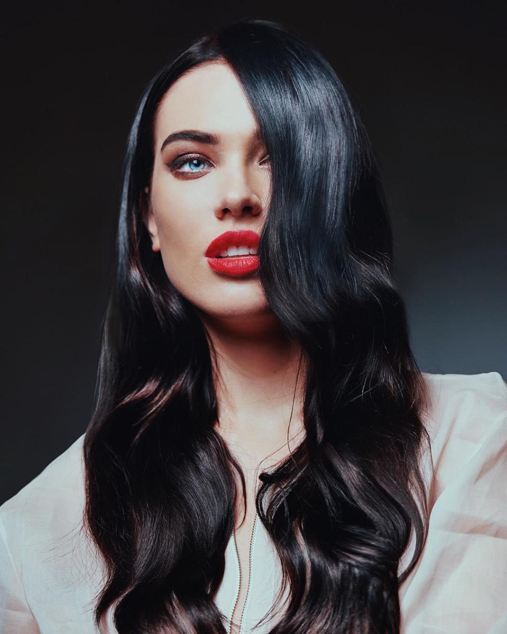 Двойник Адрианы Лимы стала звездой Instagram