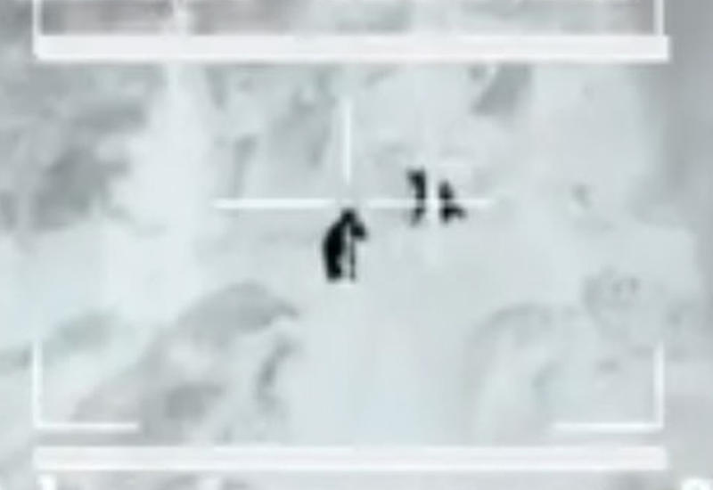 Турецкий солдат приказывает террористам сдаться