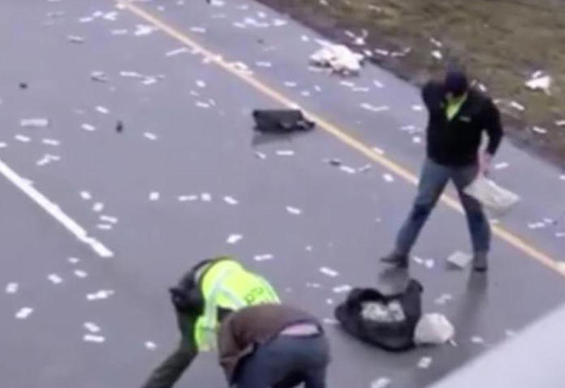 Американская автотрасса оказалась засыпанной деньгами