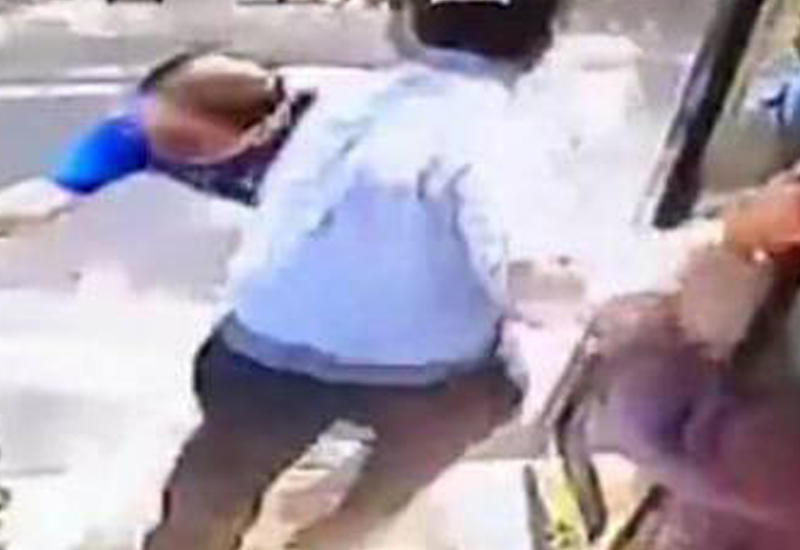 Вот как повели себя в автобусе пенсионеры, пропустившие свою остановку