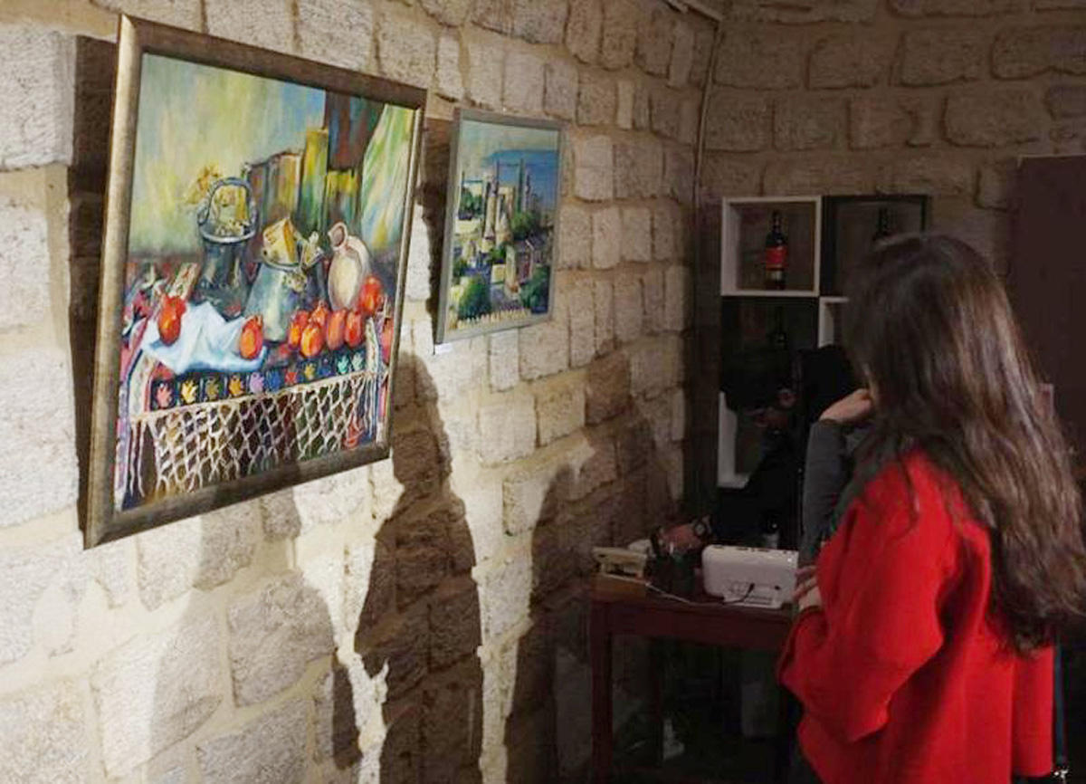 В Баку открылась выставка работ художников-любителей