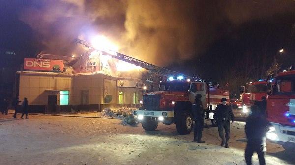 В России горит здание Сбербанка, пожар не могут потушить
