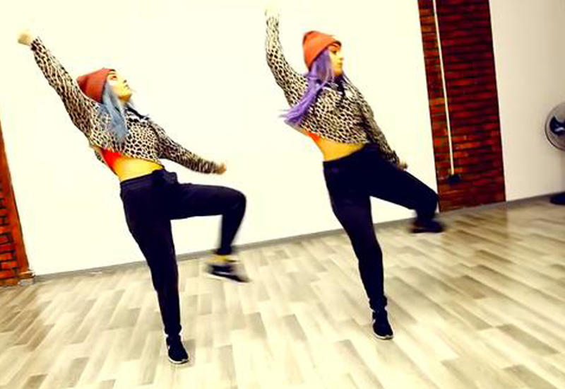 Сестры-близняшки из Баку вдохновились песней американца