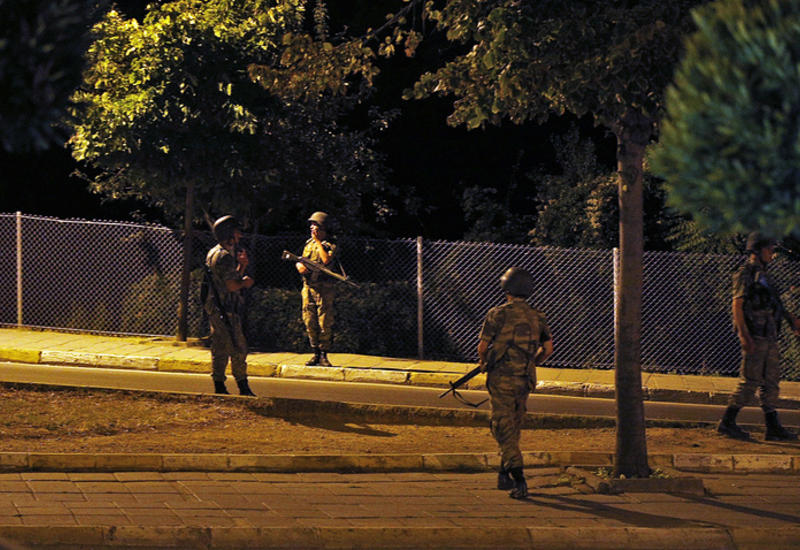 В Турции объявлен комендантский час