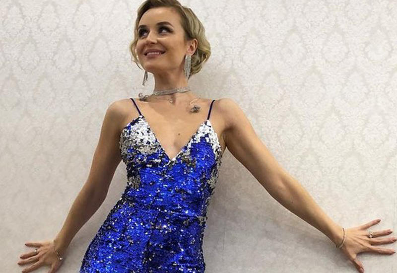 Поклонник Полины Гагариной сделал предложение на концерте певицы