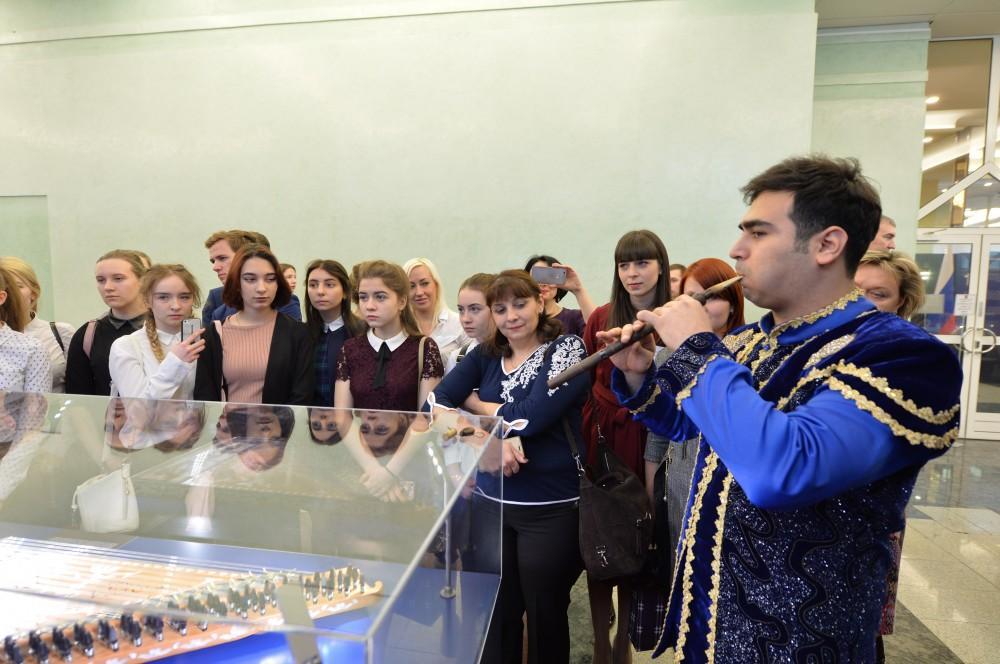 При поддержке Фонда Гейдара Алиева в Госдуме открылась выставка в связи с 25-летием установления дипотношений между Азербайджаном и Россией