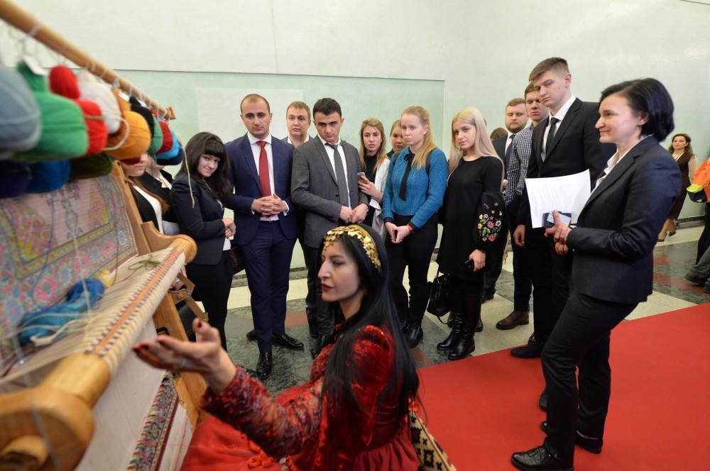 При поддержке Фонда Гейдара Алиева в Госдуме открылась выставка в связи с 25-летием установления дипотношений между Азербайджаном и Россией