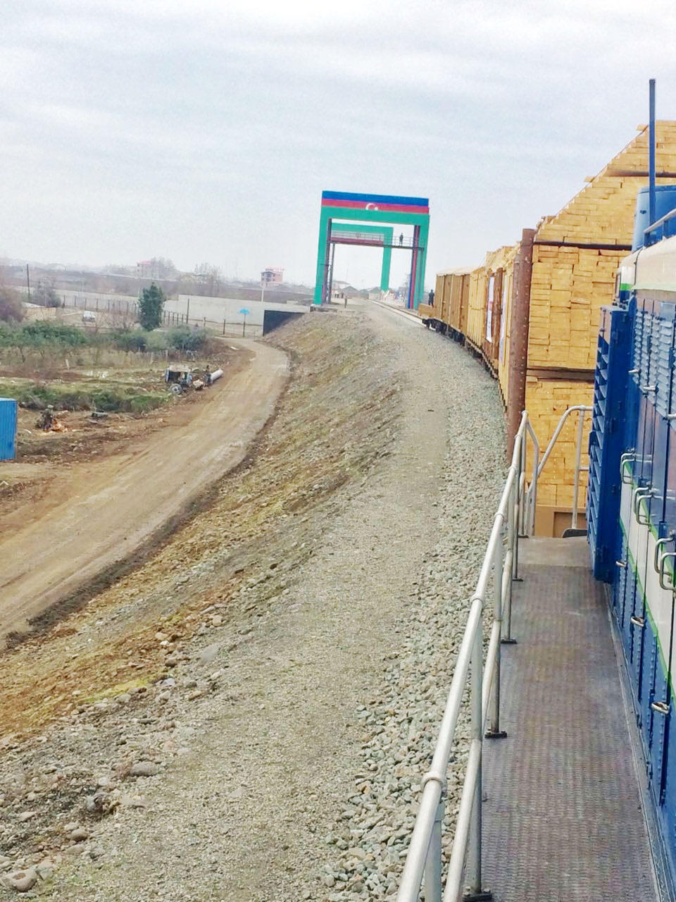 Из Азербайджана в Иран отправлен первый грузовой поезд