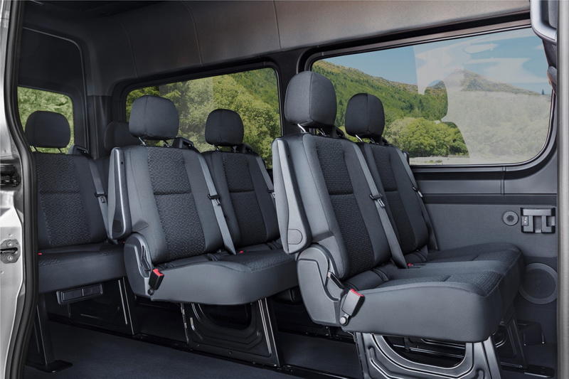 Дизель V6 и автомат с 9 ступенями: Mercedes представил новый Sprinter