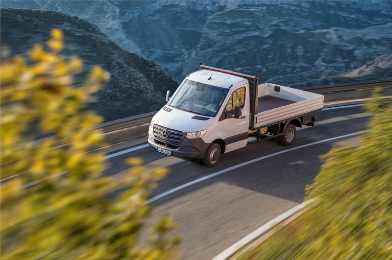 Дизель V6 и автомат с 9 ступенями: Mercedes представил новый Sprinter