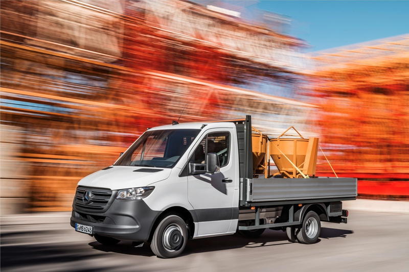 Дизель V6 и автомат с 9 ступенями: Mercedes представил новый Sprinter