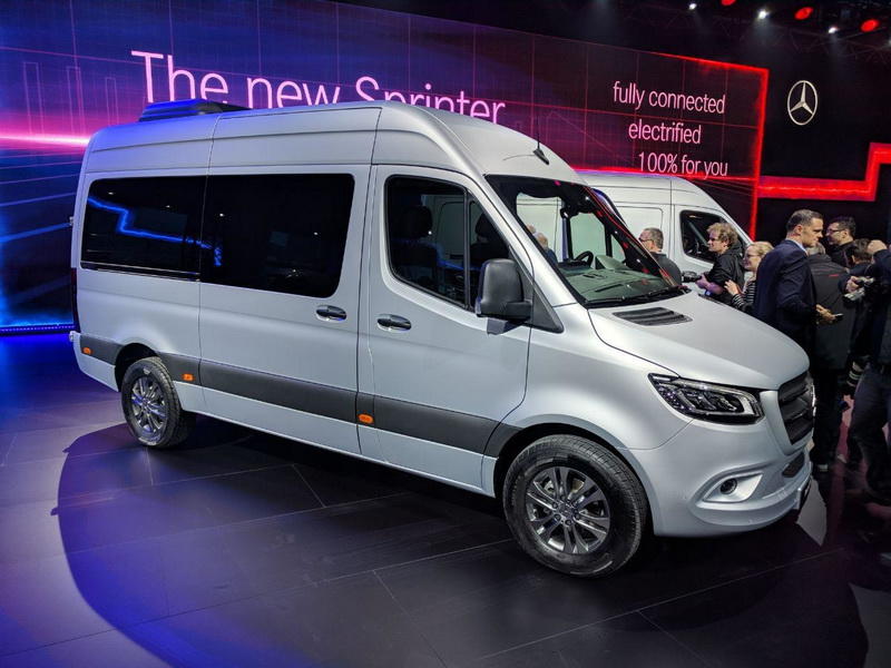 Дизель V6 и автомат с 9 ступенями: Mercedes представил новый Sprinter
